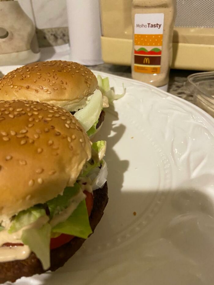 Having A Big Tasty With Plant Based Burguer After 9 Years Beeing Vegetarian