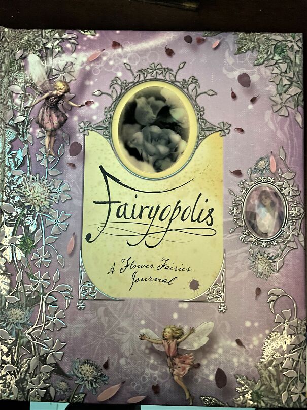 There's A 3D Jewel In The Right Over The Fairy