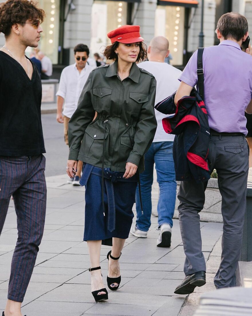 In Russia, A Photographer Takes Pictures Of Stylish People On City Streets