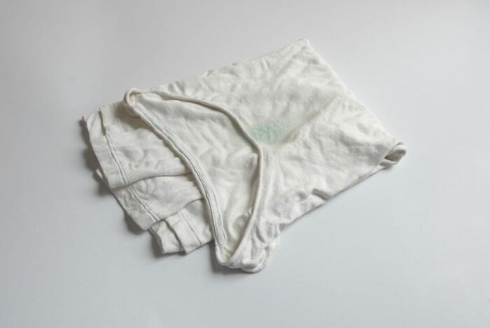 Japanese Artist Makes Ceramic Sculptures That Look Like They're Made Of Fabric