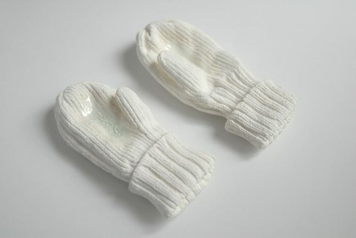 Japanese Artist Makes Ceramic Sculptures That Look Like They're Made Of Fabric