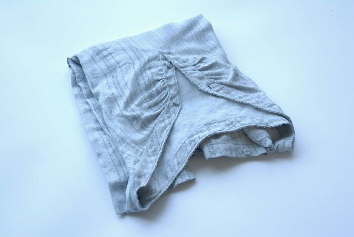 Japanese Artist Makes Ceramic Sculptures That Look Like They're Made Of Fabric