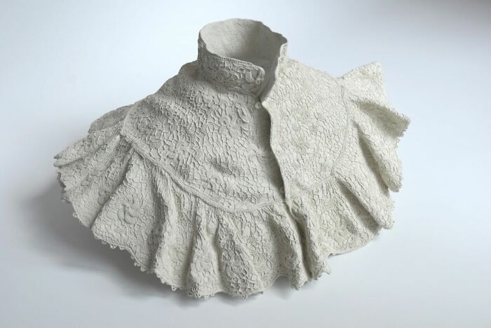 Japanese Artist Makes Ceramic Sculptures That Look Like They're Made Of Fabric