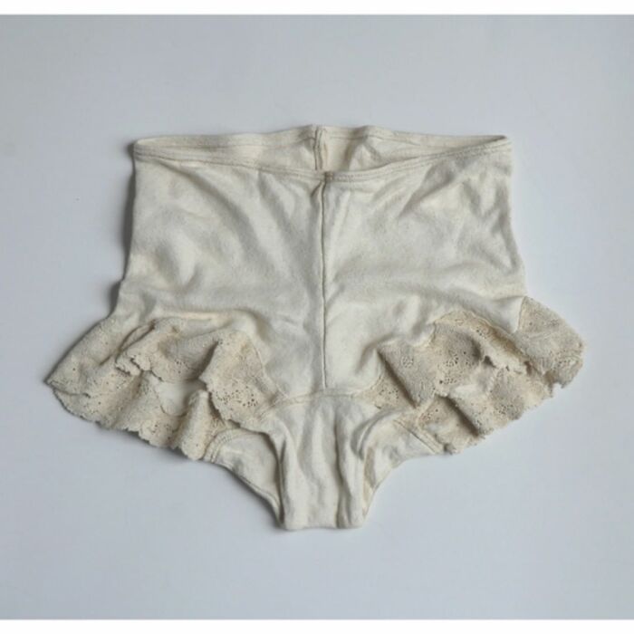 Japanese Artist Makes Ceramic Sculptures That Look Like They're Made Of Fabric