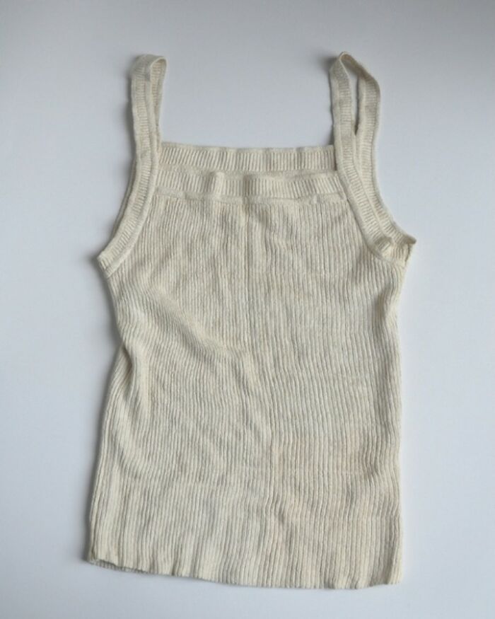 Japanese Artist Makes Ceramic Sculptures That Look Like They're Made Of Fabric