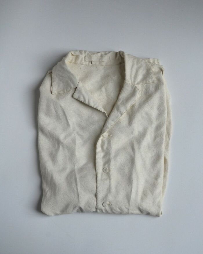 Japanese Artist Makes Ceramic Sculptures That Look Like They're Made Of Fabric