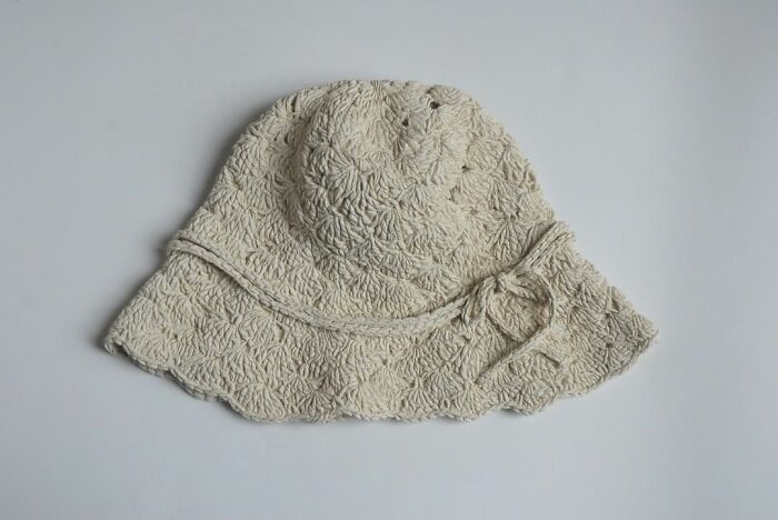 Japanese Artist Makes Ceramic Sculptures That Look Like They're Made Of Fabric