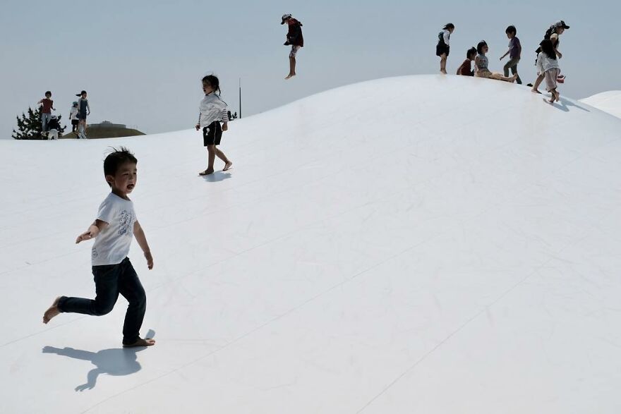 Photographer Goes Out On The Streets Of Hong Kong Capturing Everyday Coincidences