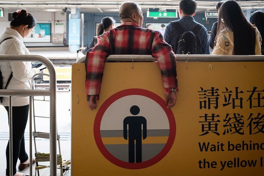 Photographer Goes Out On The Streets Of Hong Kong Capturing Everyday Coincidences