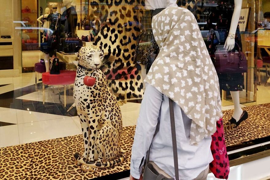 Photographer Goes Out On The Streets Of Hong Kong Capturing Everyday Coincidences