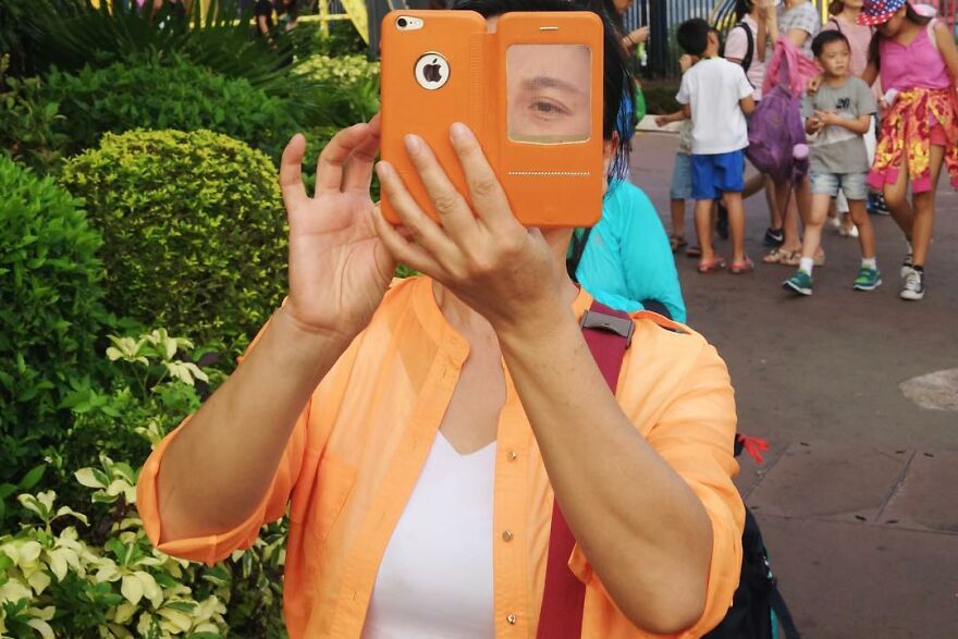 Photographer Goes Out On The Streets Of Hong Kong Capturing Everyday Coincidences