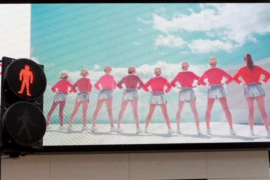 Photographer Goes Out On The Streets Of Hong Kong Capturing Everyday Coincidences