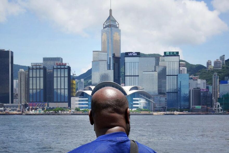 Photographer Goes Out On The Streets Of Hong Kong Capturing Everyday Coincidences