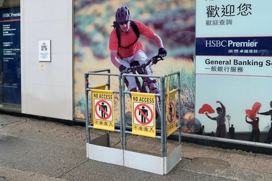 Photographer Goes Out On The Streets Of Hong Kong Capturing Everyday Coincidences