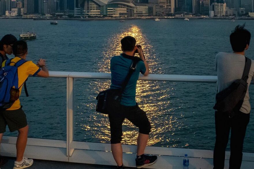 Photographer Goes Out On The Streets Of Hong Kong Capturing Everyday Coincidences
