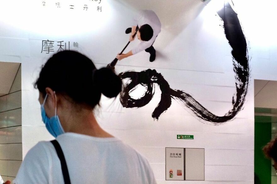 Photographer Goes Out On The Streets Of Hong Kong Capturing Everyday Coincidences