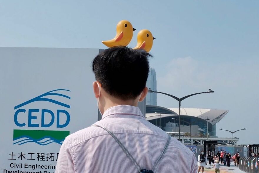 Photographer Goes Out On The Streets Of Hong Kong Capturing Everyday Coincidences