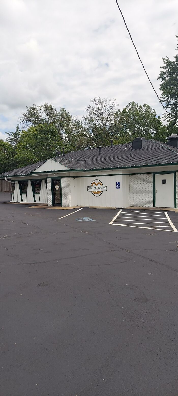 They Removed The Top Of The Hut But Kept The Windows, Now Pizza Hut Is Right Next To It In The Strip Mall