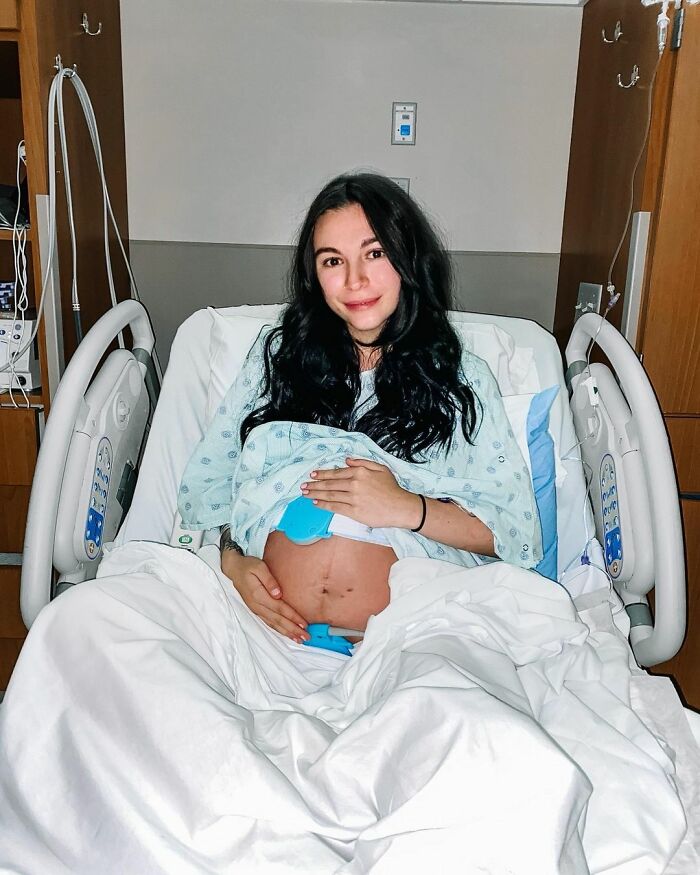 Pregnant Woman And Cat Give Birth At The Same Time After She Found The Pregnant Cat And Fostered Her