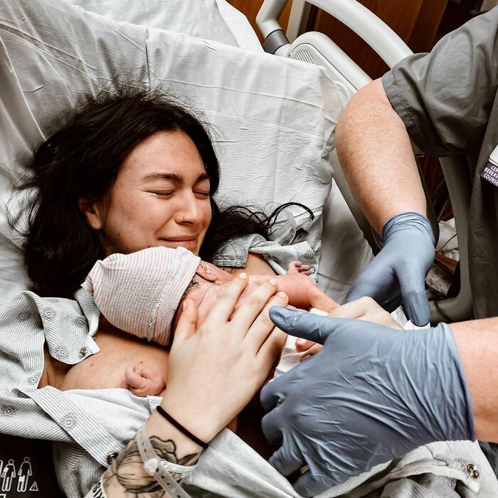 Pregnant Woman And Cat Give Birth At The Same Time After She Found The Pregnant Cat And Fostered Her