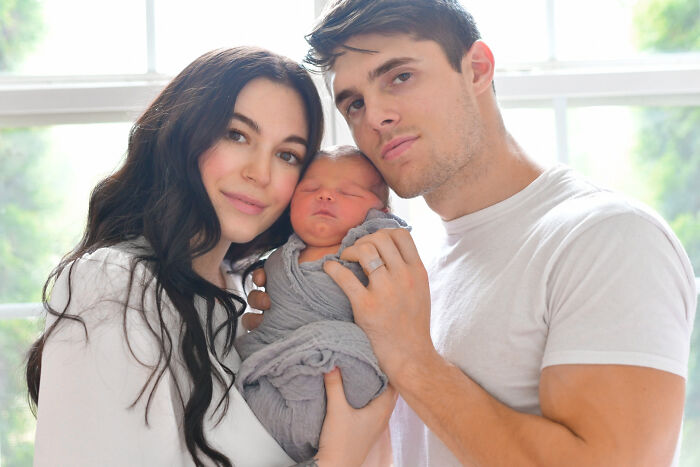 Pregnant Woman And Cat Give Birth At The Same Time After She Found The Pregnant Cat And Fostered Her