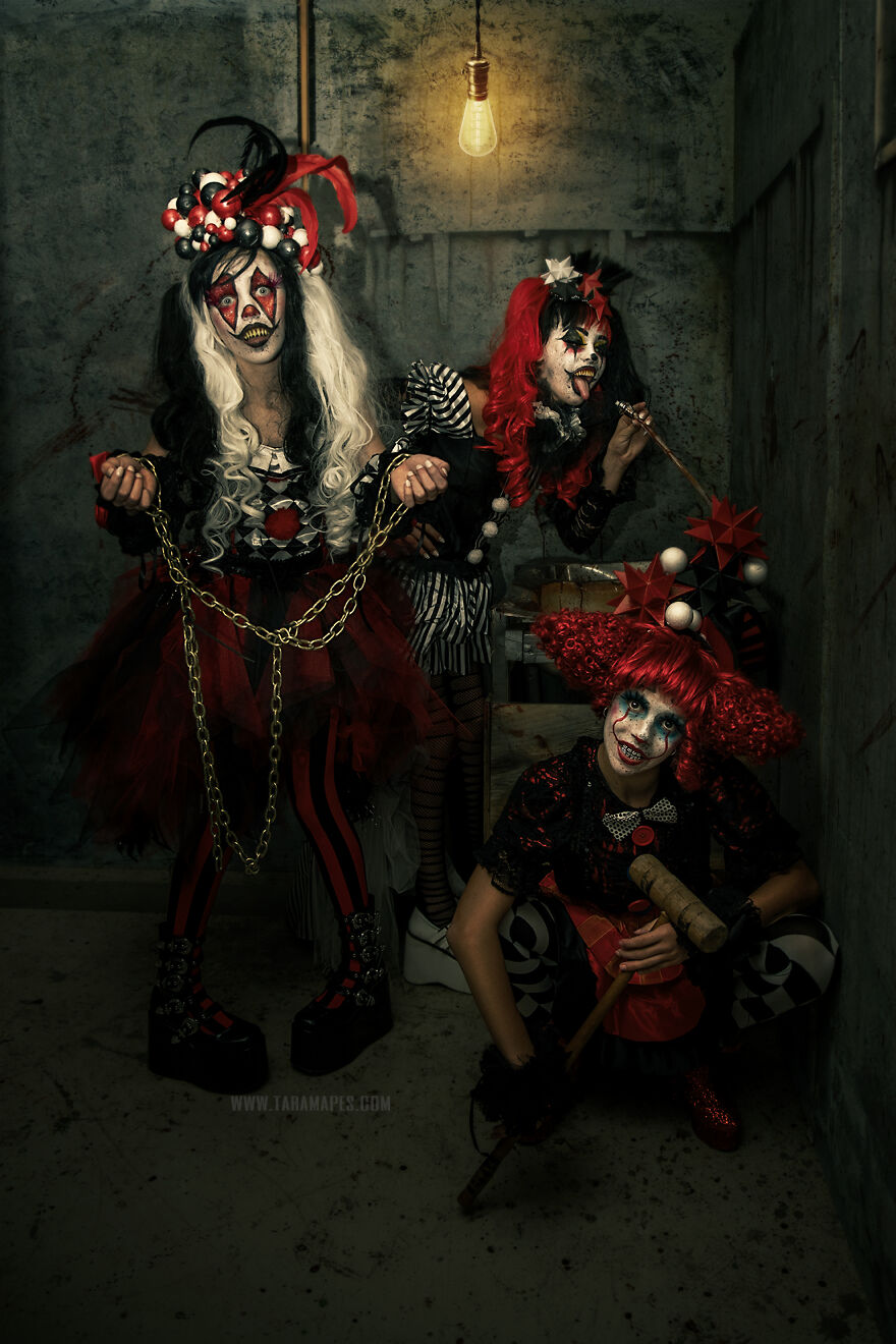 I Photographed Creepy Clowns In A Haunted House And The Results Are Terrifying