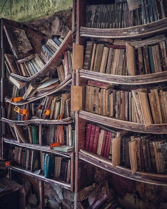 Biblioteca abandonada