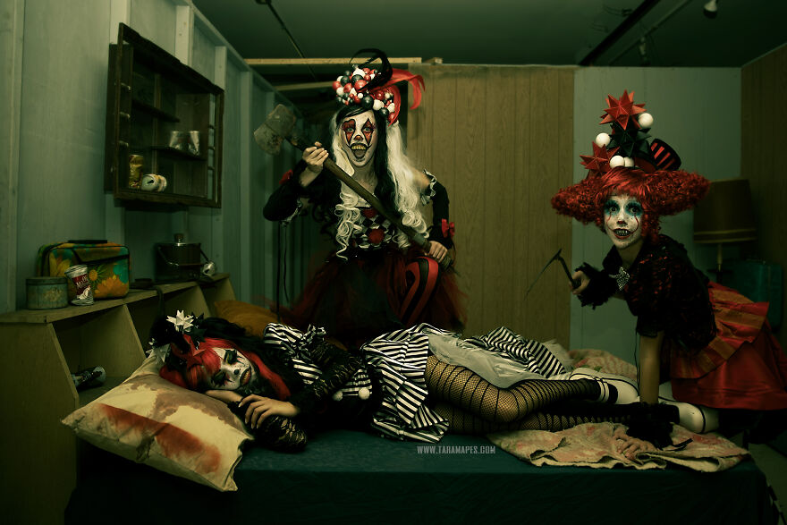 I Photographed Creepy Clowns In A Haunted House And The Results Are Terrifying