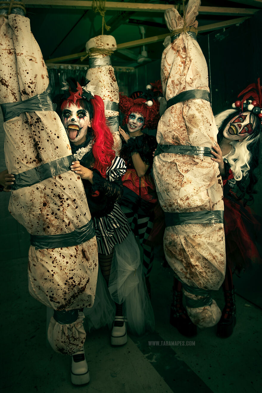 I Photographed Creepy Clowns In A Haunted House And The Results Are Terrifying