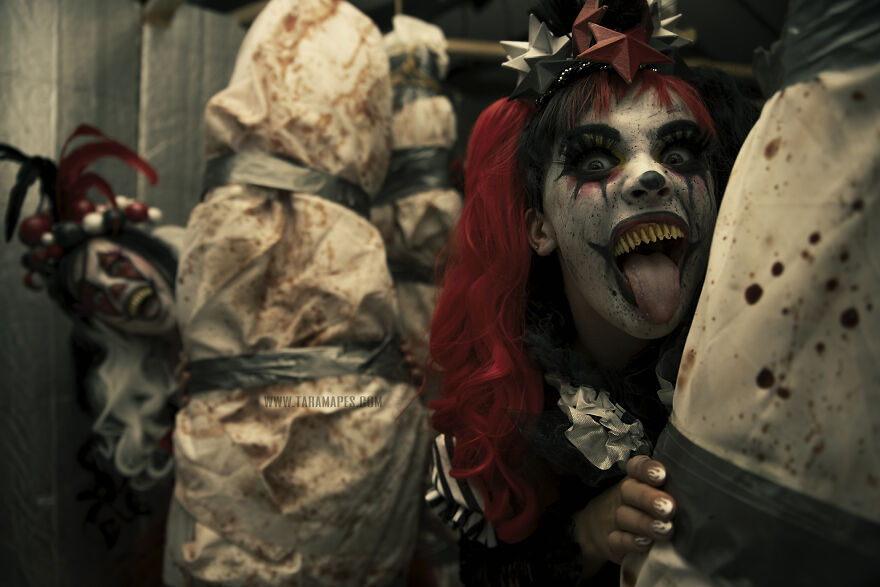 I Photographed Creepy Clowns In A Haunted House And The Results Are Terrifying