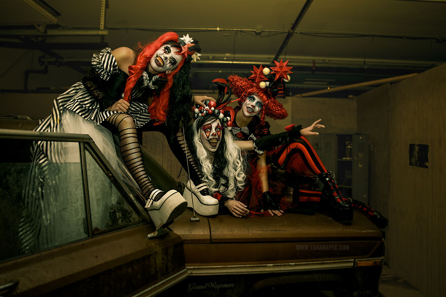 I Photographed Creepy Clowns In A Haunted House And The Results Are Terrifying