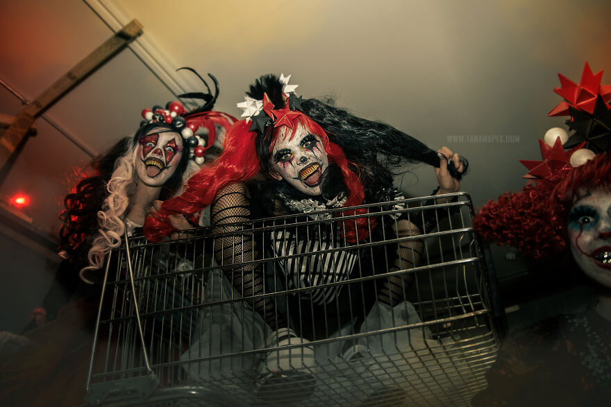 I Photographed Creepy Clowns In A Haunted House And The Results Are Terrifying
