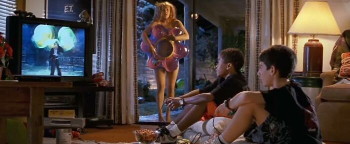 In Charlie’s Angels (2000) Mcg Used The Same House Where E.t. Was Shot As The Location For The House That Dylan, Drew Barrymore, Stumbles Into Naked And Asks Two Boys Playing Video Games For Help. He Also Included An E.t. Poster On The Wall, Toy On The TV And Reese’s Pieces In A Dish On The Floor