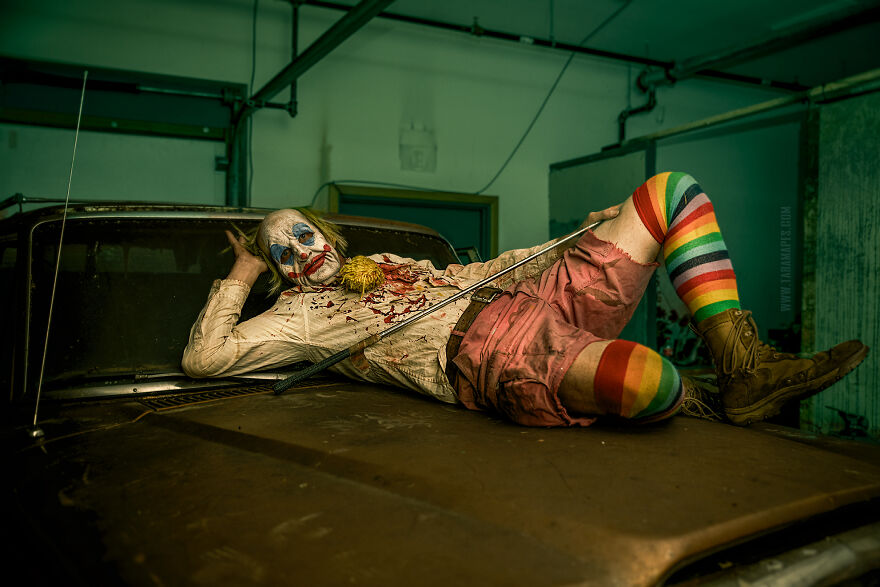 I Photographed Creepy Clowns In A Haunted House And The Results Are Terrifying