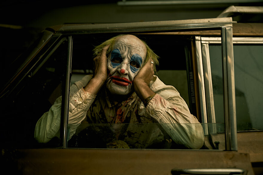 I Photographed Creepy Clowns In A Haunted House And The Results Are Terrifying