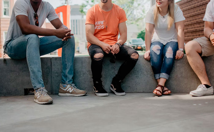 Someone Asks People What They Think Is Easier If You're Unattractive, And Here Are 23 Eye-Opening Answers