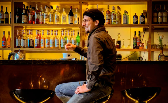 Someone Asks People What They Think Is Easier If You're Unattractive, And Here Are 23 Eye-Opening Answers