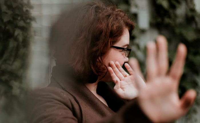 Someone Asks People What They Think Is Easier If You're Unattractive, And Here Are 23 Eye-Opening Answers