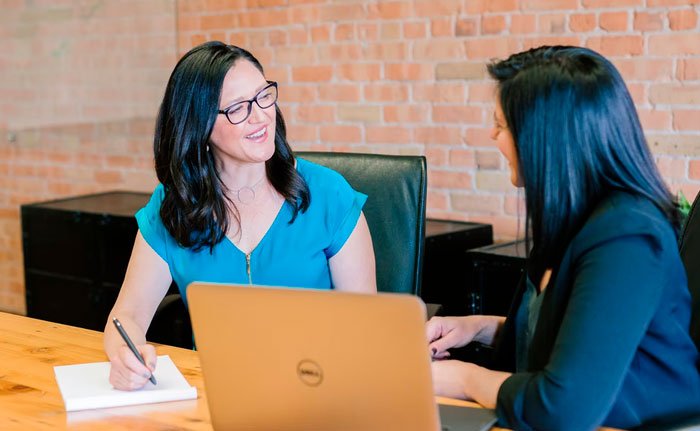 Someone Asks People What They Think Is Easier If You're Unattractive, And Here Are 23 Eye-Opening Answers