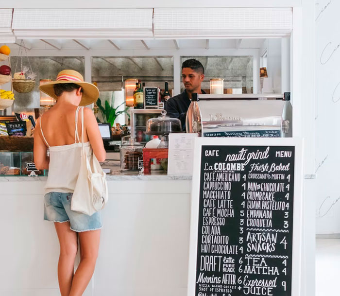 Someone Asks People What They Think Is Easier If You're Unattractive, And Here Are 23 Eye-Opening Answers