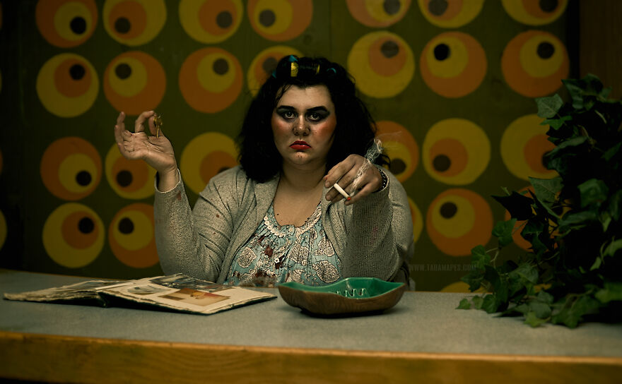 I Photographed Creepy Clowns In A Haunted House And The Results Are Terrifying