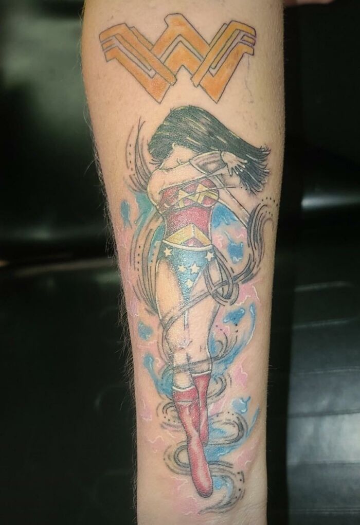 Local “Artist” That Everyone Praises For Their Amazing Work Yet All Their Work Is Like This Or Worse. Got Wonder Woman Out Here Like “Take My Strong Hand”