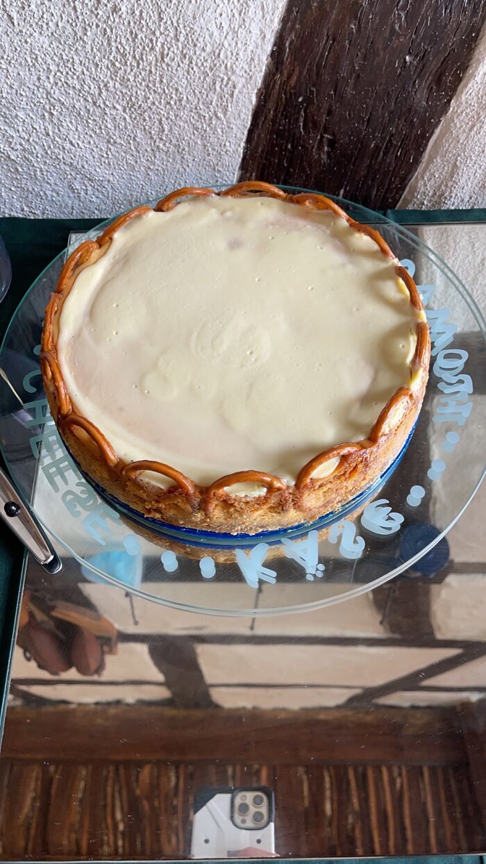 Caramel Cheesecake With Pretzelcrust