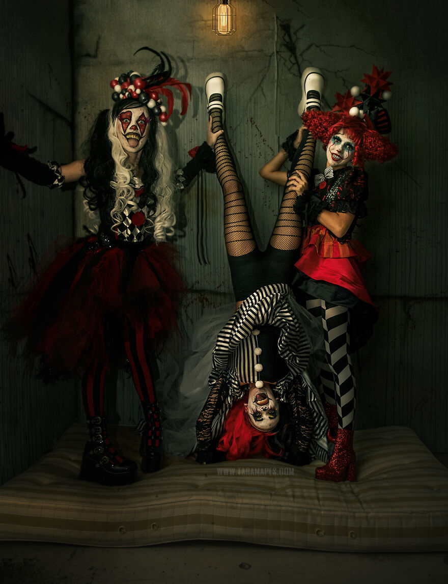 I Photographed Creepy Clowns In A Haunted House And The Results Are Terrifying