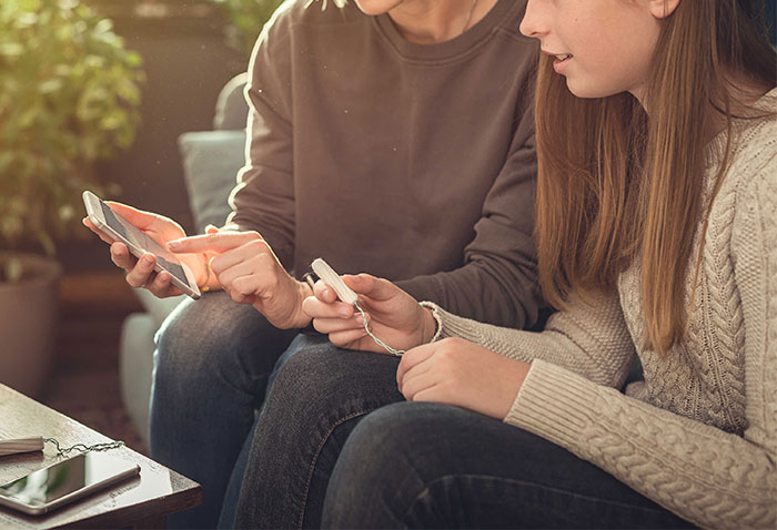 Mom Feels It's 'Inappropriate And Embarrassing' To Talk About Periods To Her Daughter, Asks Her Sister, Gets Livid When She Introduces Tampons To Her