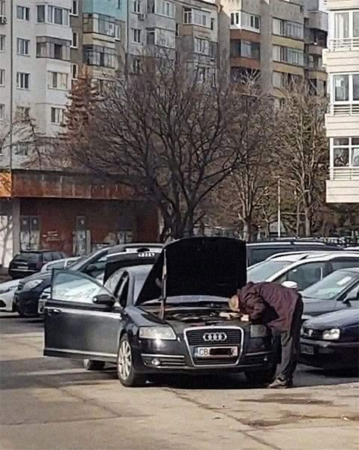 This Is The Normal Way In My Hood. You Need Ak To Prop Your Hood