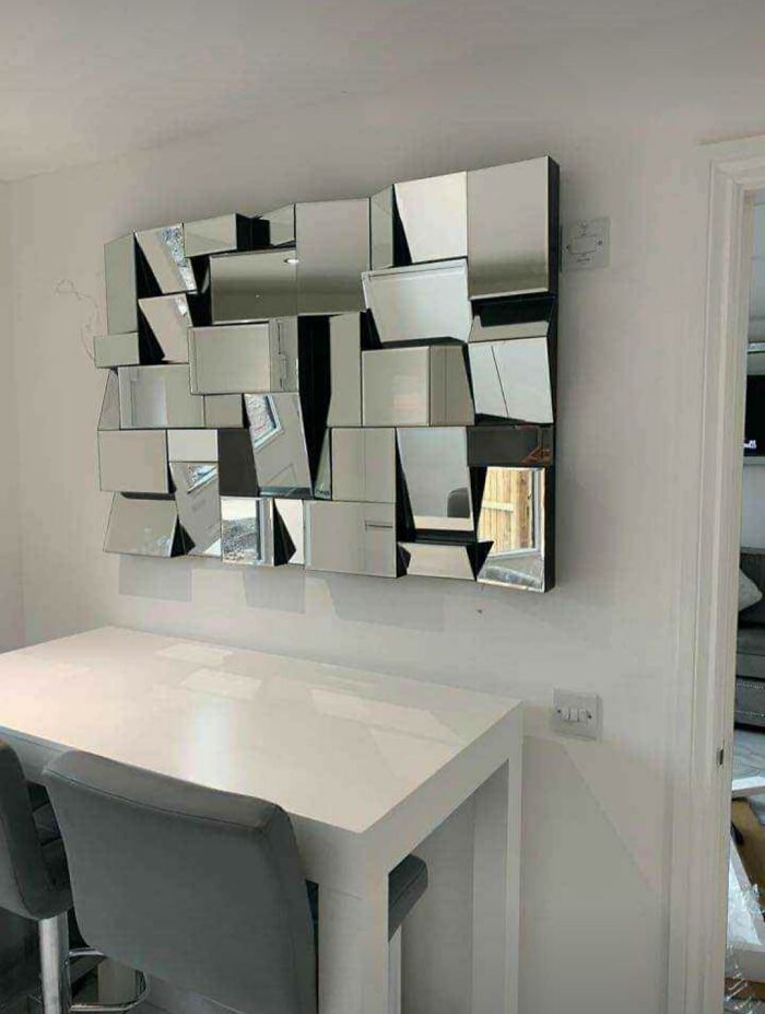 ¡Las piezas que se superponen serían una molestia para pulir! Y como alguien que se distrae fácilmente no sabría en qué pieza del espejo mirarse cuando lo usa, pero eso es sólo cosa mía