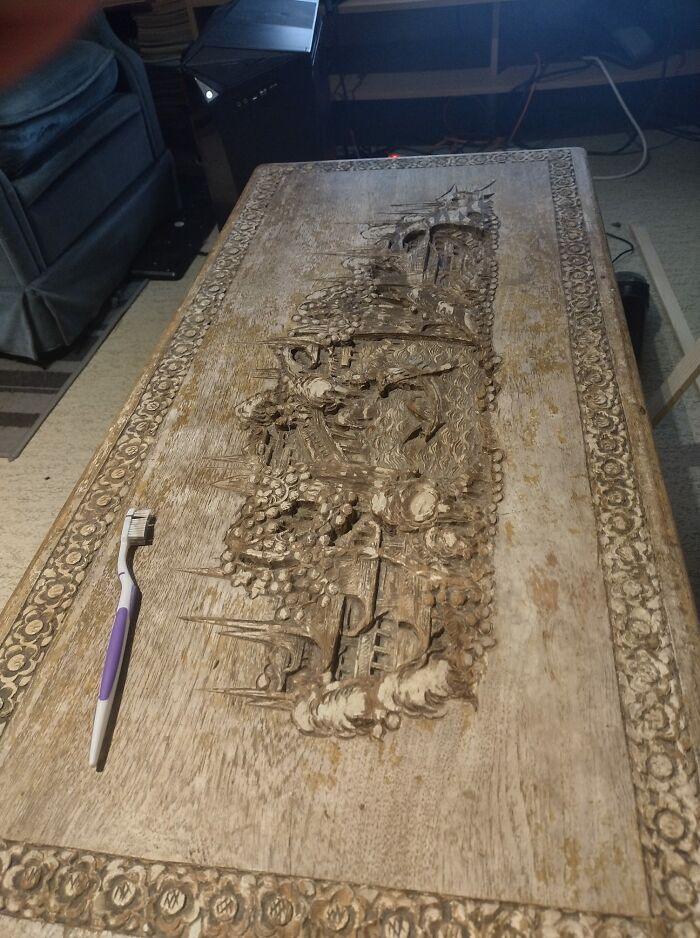 Este baúl... los cortes son como de 5 cm de profundidad en algunos puntos...