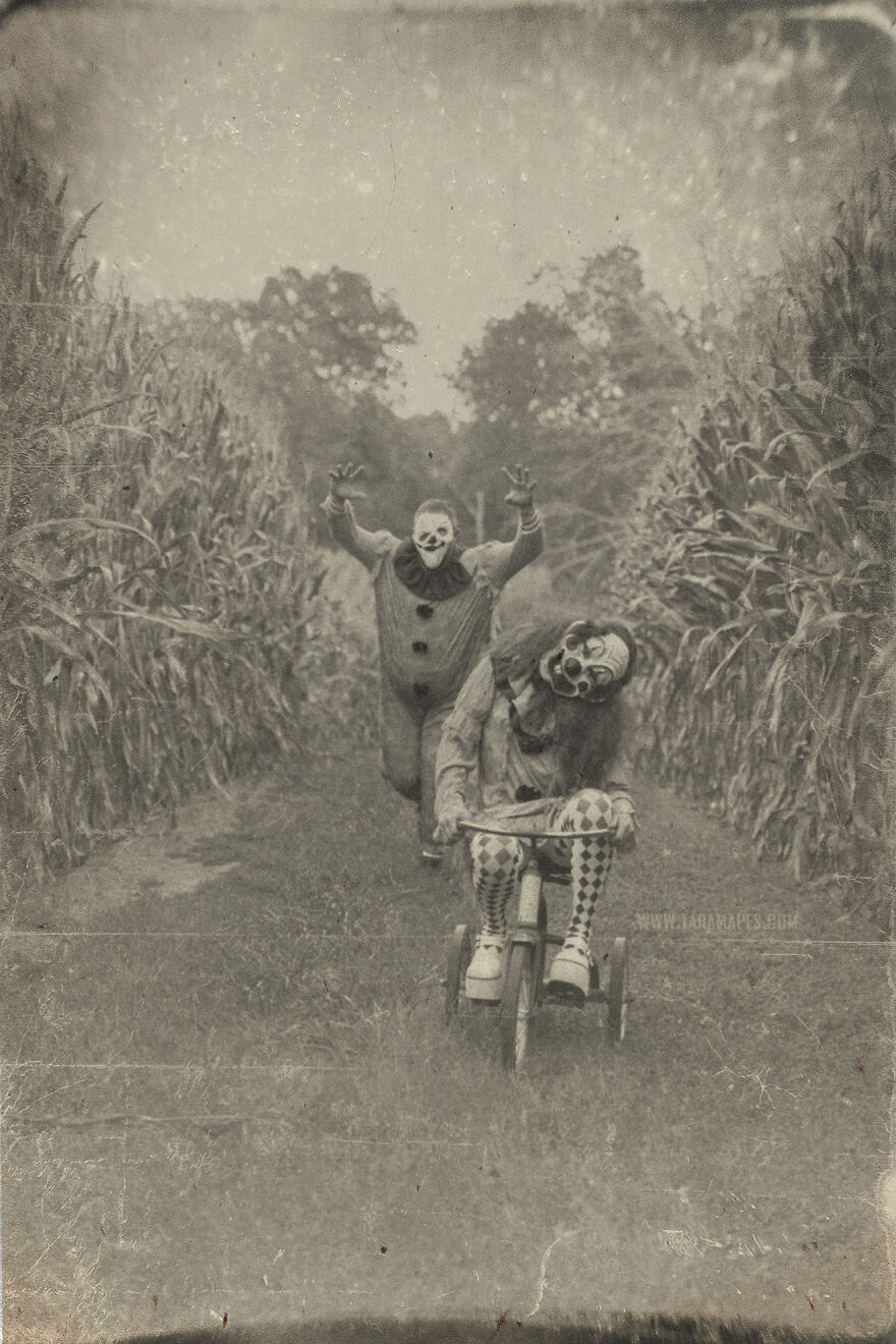 I Photographed Creepy Clowns In A Cornfield Because I Love Vintage Horror Halloween Images