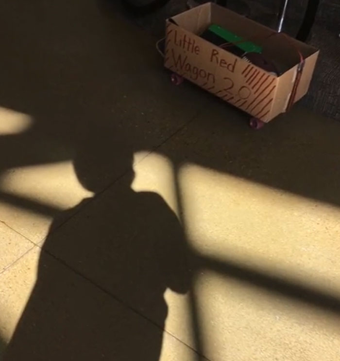 Students Can't Believe The Ridiculous US School Backpack Ban, Improvise With Random Household Items Students Can't Believe The Ridiculous US School Backpack Ban, Improvise With Random Household Items